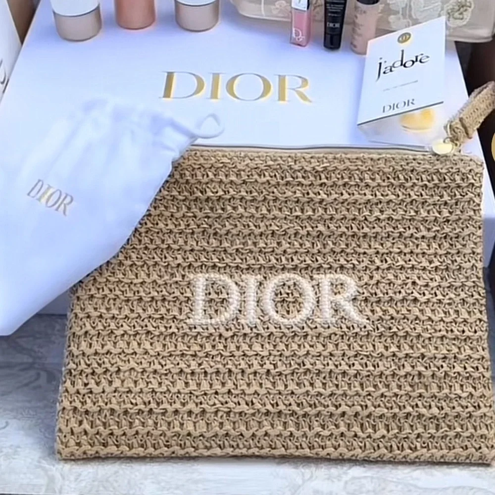 Dior Beauty Solar Pouch- 2025 - Picture 6 of 7